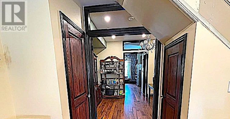 29 Appleton Avenue, Toronto, ON, M6E 3A4 - 7