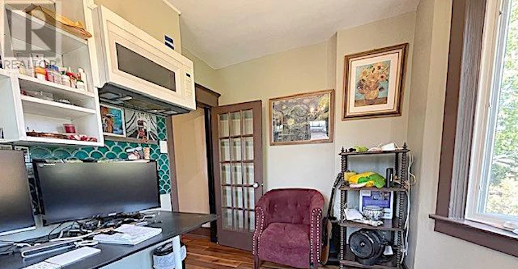 29 Appleton Avenue, Toronto, ON, M6E 3A4 - 30