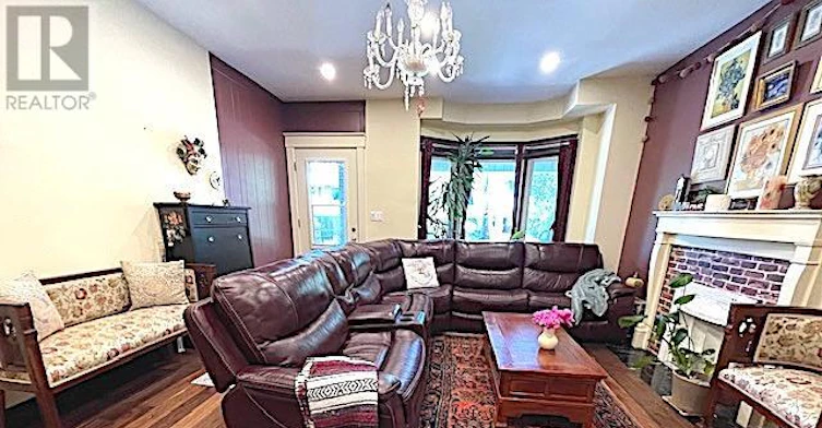 29 Appleton Avenue, Toronto, ON, M6E 3A4 - 5