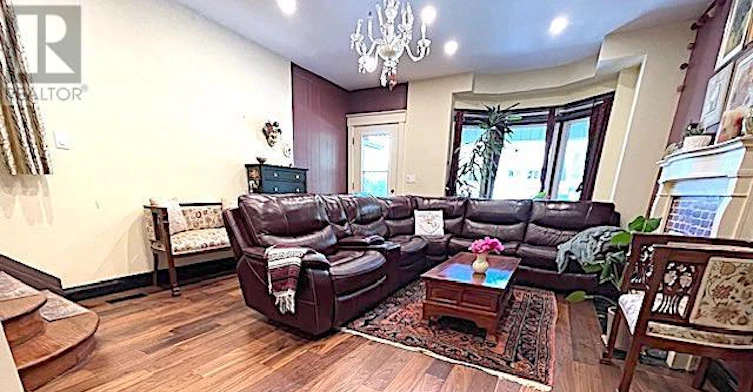 29 Appleton Avenue, Toronto, ON, M6E 3A4 - 2