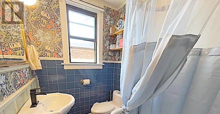 29 Appleton Avenue, Toronto, ON, M6E 3A4 - 31