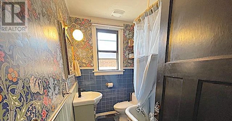 29 Appleton Avenue, Toronto, ON, M6E 3A4 - 32