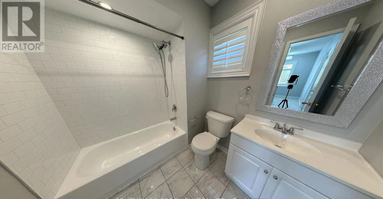 54 Rolling Acres Drive, Whitby, ON, L1R 2B8 - 2