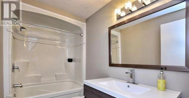 MAIN-49 Bendingroad Crescent, St. Catharines, ON, L2N 5R4 - 5