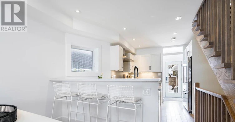 2 Rushbrooke Avenue, Toronto, ON, M4M 3A9 - 9