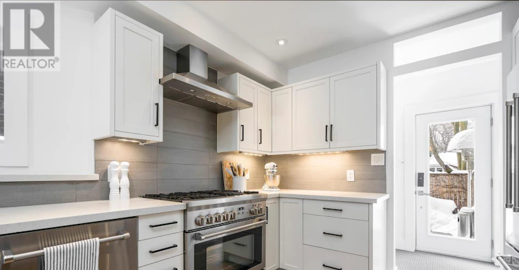 2 Rushbrooke Avenue, Toronto, ON, M4M 3A9 - 12