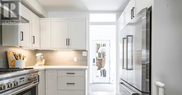 2 Rushbrooke Avenue, Toronto, ON, M4M 3A9 - 13