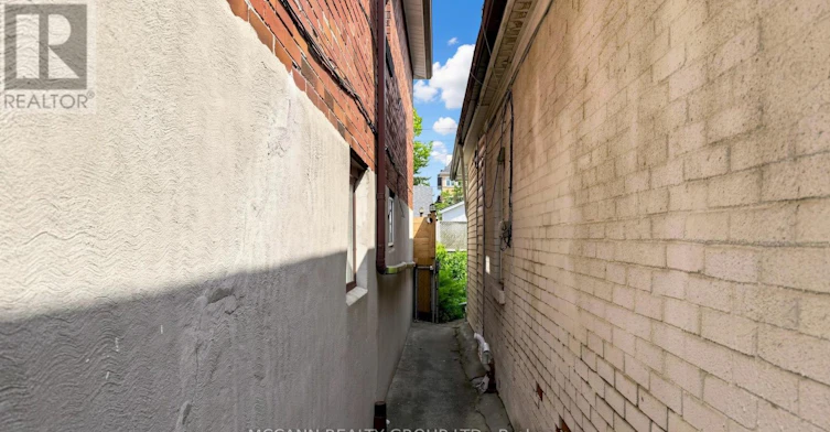 384 Whitmore Avenue, Toronto, ON, M6E 2N4 - 25