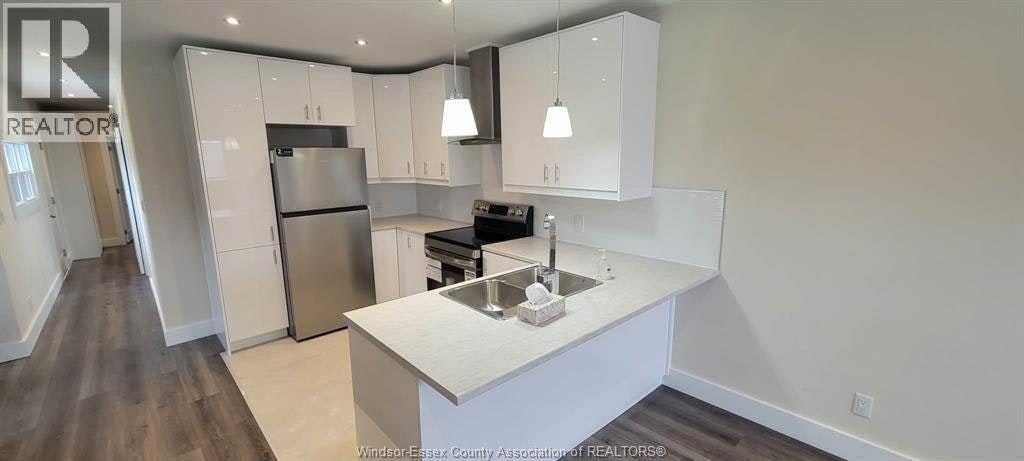 22 Robin Crescent, Lakeshore, ON, N8N 2S2 - 4