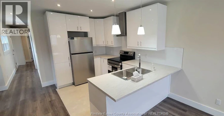 22 Robin Crescent, Lakeshore, ON, N8N 2S2 - 4