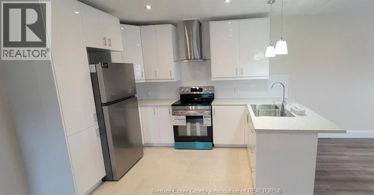 22 Robin Crescent, Lakeshore, ON, N8N 2S2 - 3