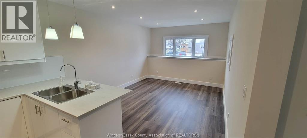 22 Robin Crescent, Lakeshore, ON, N8N 2S2 - 2