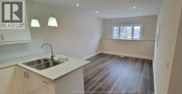 22 Robin Crescent, Lakeshore, ON, N8N 2S2 - 2
