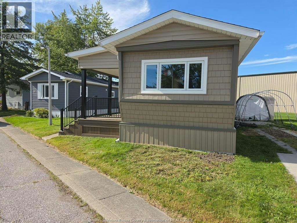 22 Robin Crescent, Lakeshore, ON, N8N 2S2