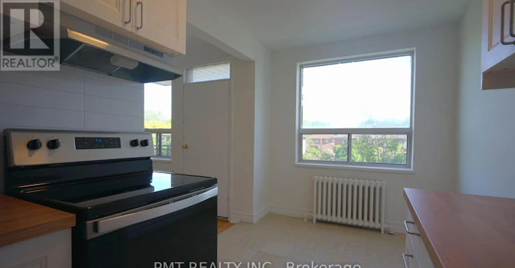 7-137 Brookhaven Drive, Toronto, ON, M6M 4P1 - 8