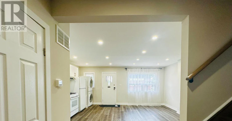 MAIN FL-55 Fairbank Avenue E, Toronto, ON, M6E 3Y6 - 3