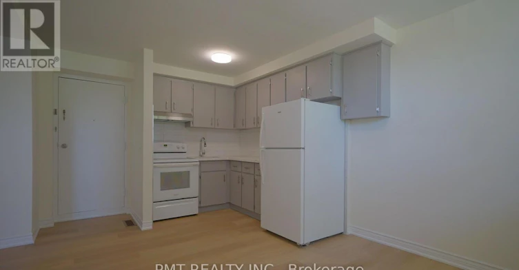 9-137 Brookhaven Drive, Toronto, ON, M6M 4P1 - 2
