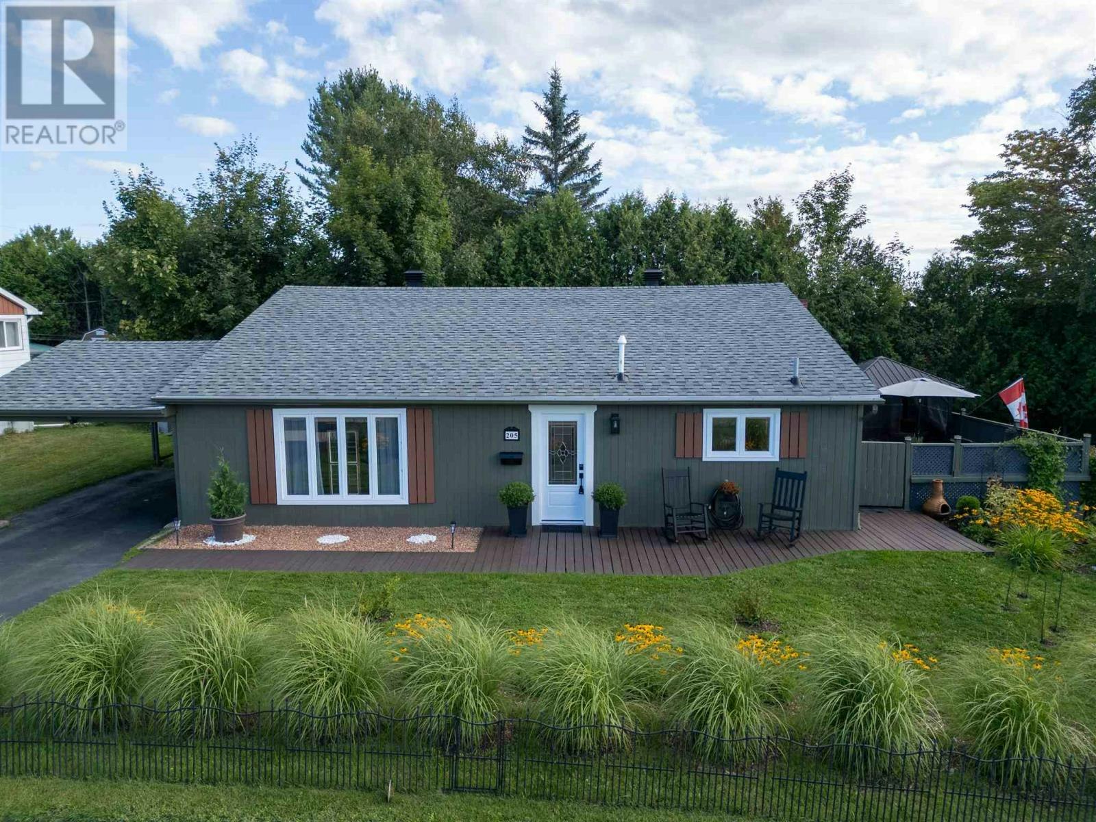 205 Hillside Drive S, Elliot Lake, ON, P5A 1N4
