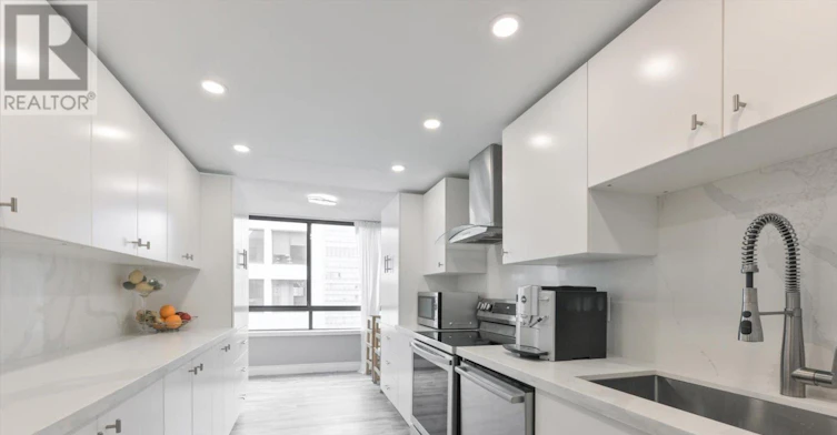1402-280 Simcoe Street, Toronto, ON, M5T 2Y5 - 11