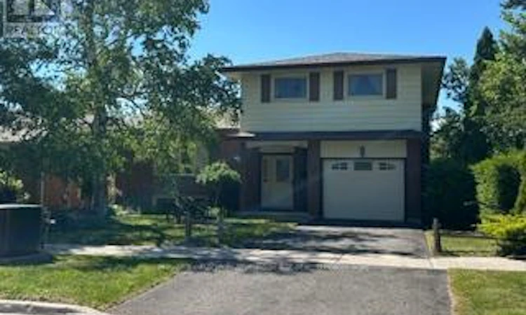 87 Oakwood Crescent