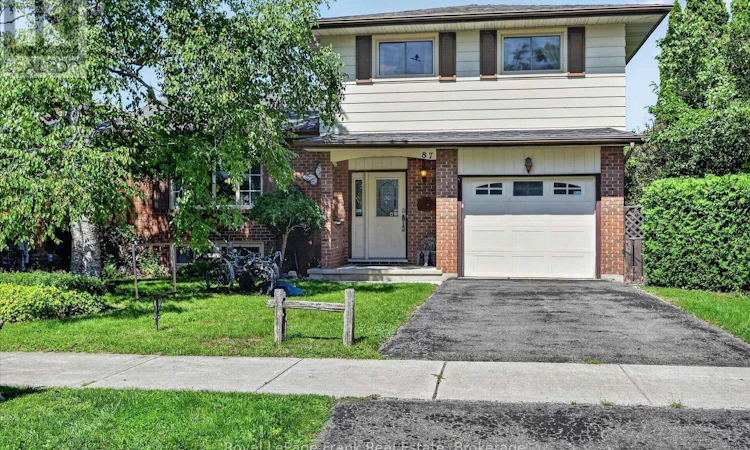 87 Oakwood Crescent