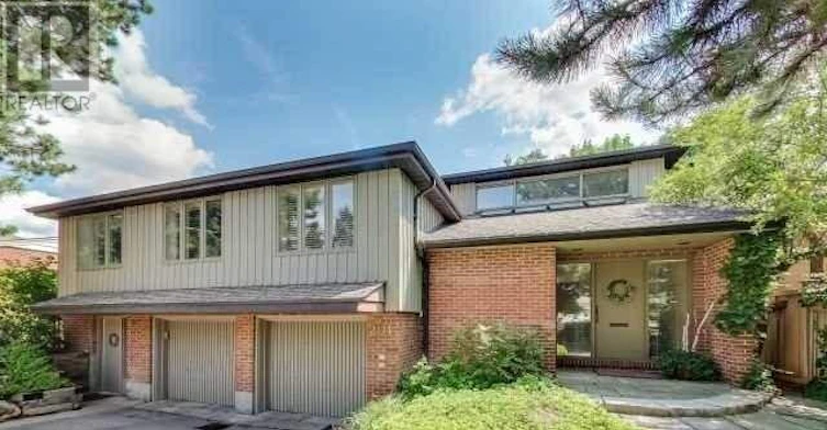 201 Lord Seaton Road, Toronto, ON, M2P 1L1 - 2