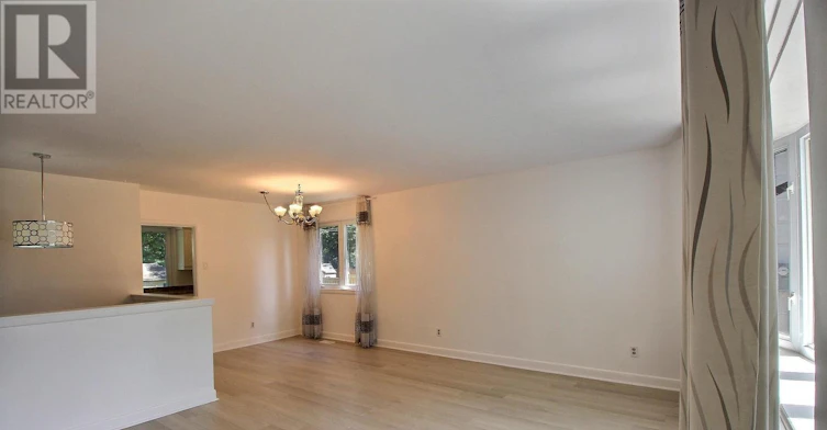 29 Tangmere Road, Toronto, ON, M3B 2N2 - 3