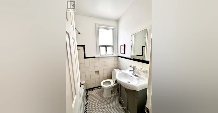 MAIN-32 Belgravia Avenue, Toronto, ON, M6E 2M5 - 10