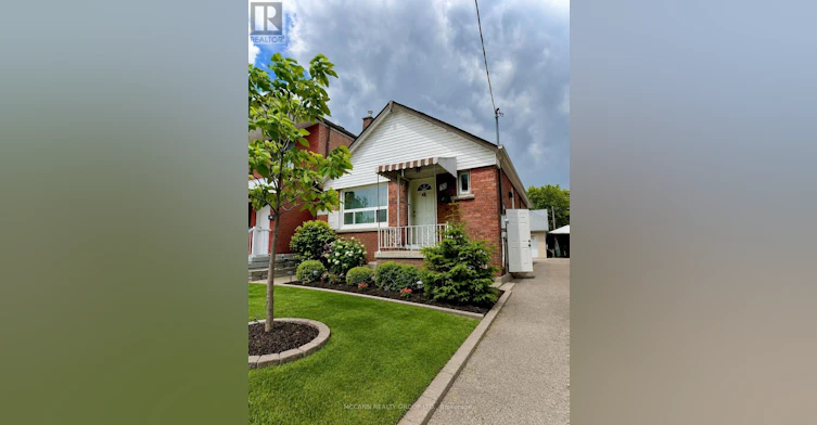 MAIN-32 Belgravia Avenue, Toronto, ON, M6E 2M5