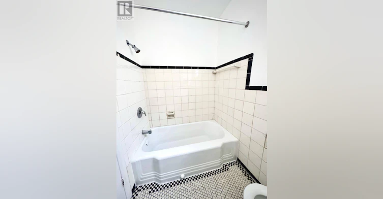 MAIN-32 Belgravia Avenue, Toronto, ON, M6E 2M5 - 11