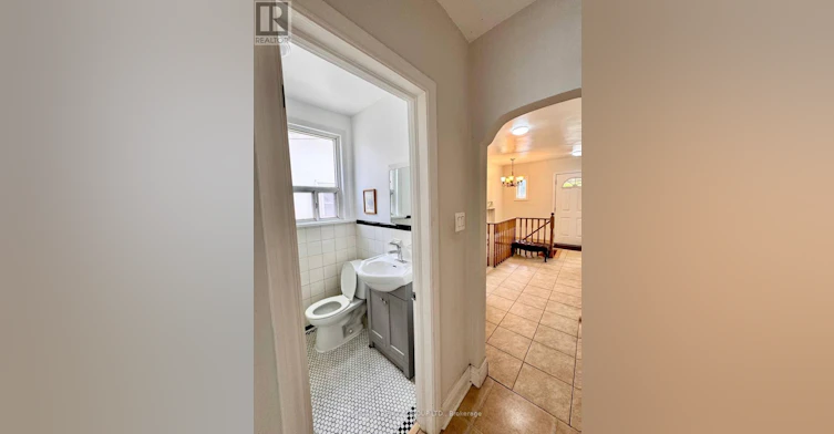 MAIN-32 Belgravia Avenue, Toronto, ON, M6E 2M5 - 12