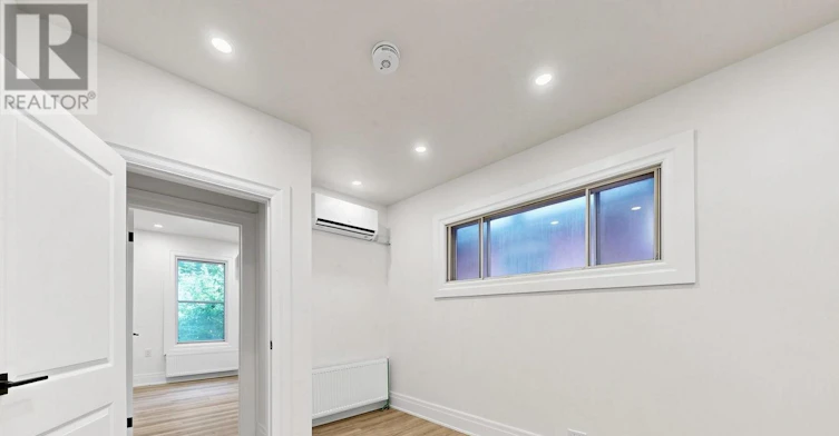 310 St Germain Avenue, Toronto, ON, M5M 1W3 - 23