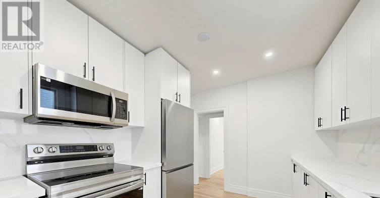 310 St Germain Avenue, Toronto, ON, M5M 1W3 - 17