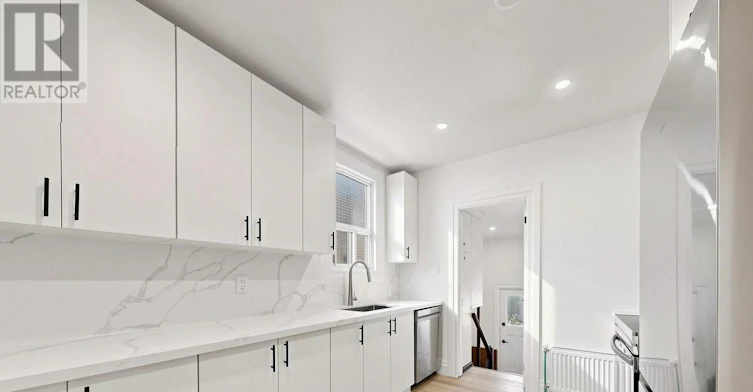 310 St Germain Avenue, Toronto, ON, M5M 1W3 - 14