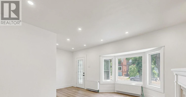 310 St Germain Avenue, Toronto, ON, M5M 1W3 - 9