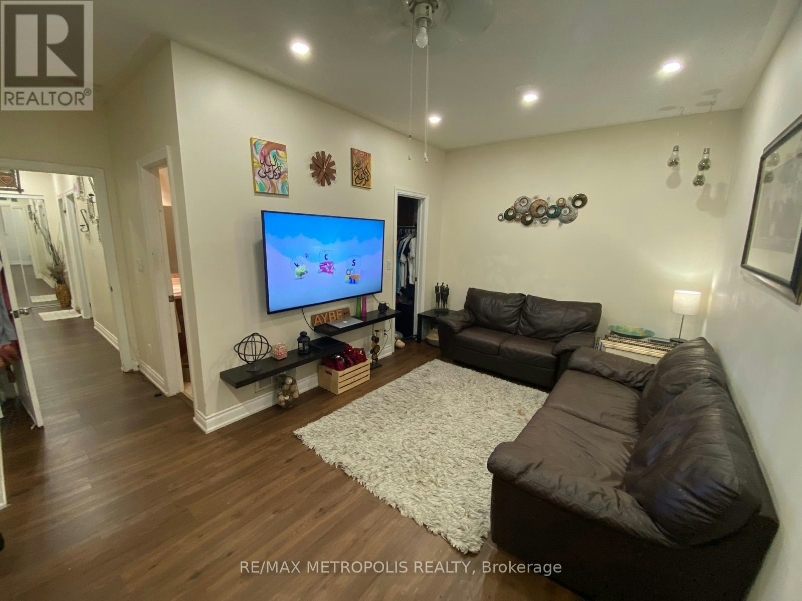 205-2352 Middlefield Road, Markham, ON, L3S 4T6