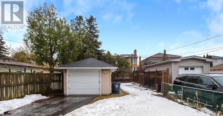 24 Barker Avenue, Toronto, ON, M4C 2N3 - 41