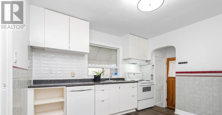 24 Barker Avenue, Toronto, ON, M4C 2N3 - 16