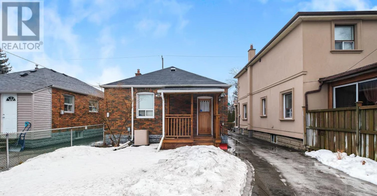 24 Barker Avenue, Toronto, ON, M4C 2N3 - 47