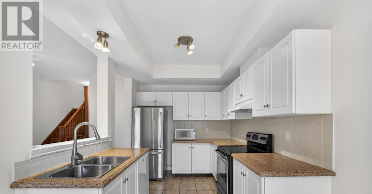 18 Palacebeach Trail, Hamilton, ON, L8E 5C3 - 16
