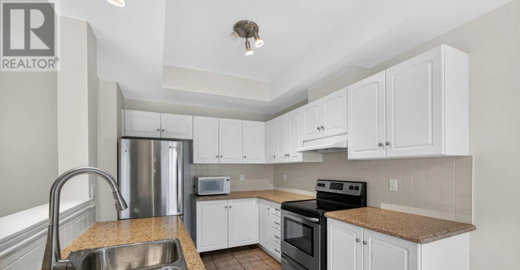 18 Palacebeach Trail, Hamilton, ON, L8E 5C3 - 18