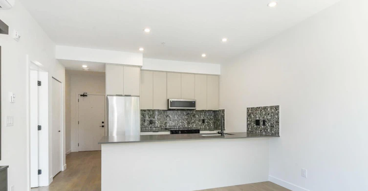 409-14398 60 Avenue, Surrey, BC, V3X 2N5 - 5