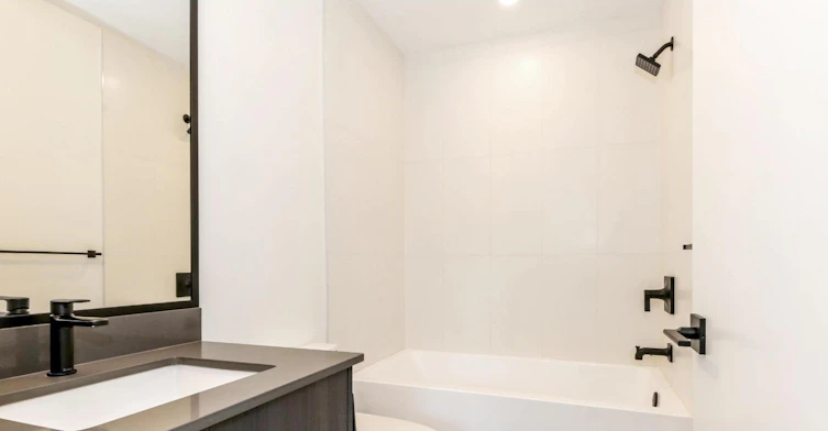 409-14398 60 Avenue, Surrey, BC, V3X 2N5 - 13