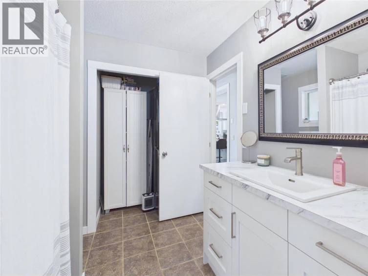6210 E 33 Highway, Kelowna, BC, V1P 1H8 - 34