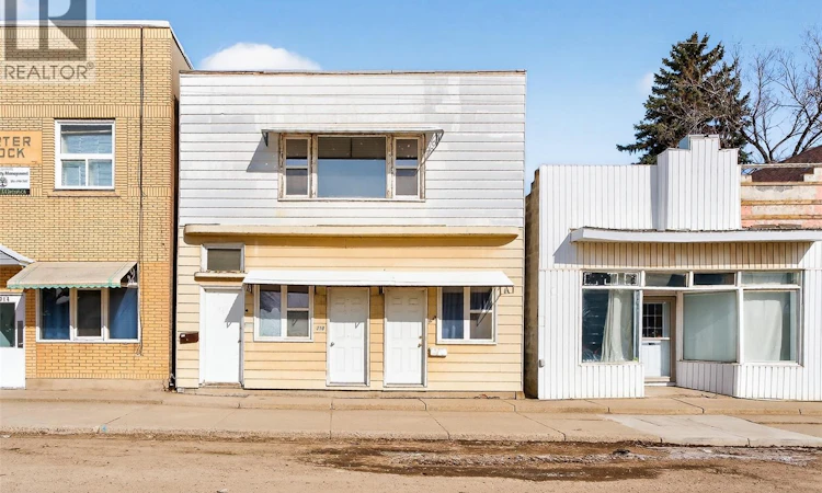 308-312 Fairford Street W