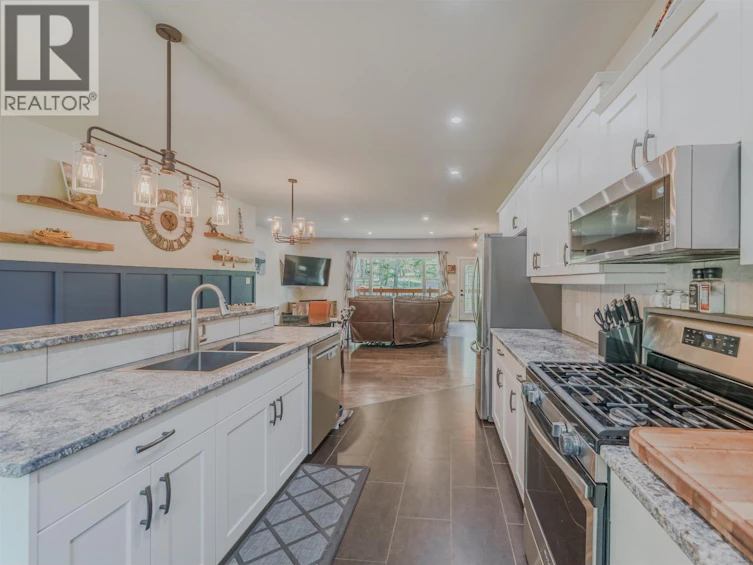 5065 Kinncum Road, 108 Mile Ranch, BC, V0K 2Z0 - 3