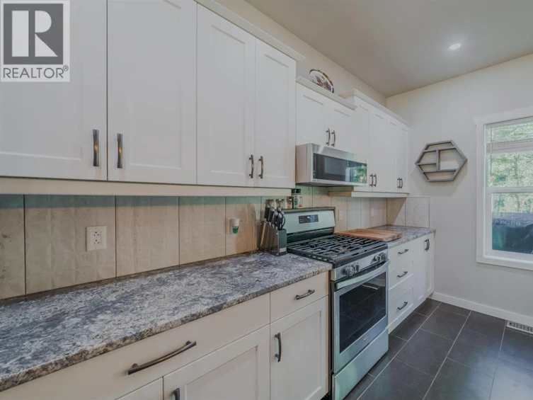 5065 Kinncum Road, 108 Mile Ranch, BC, V0K 2Z0 - 7