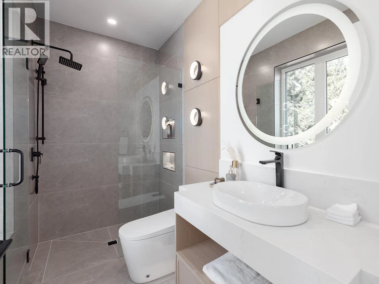 477 W 20th Avenue, Vancouver, BC, V5Y 2C7 - 11
