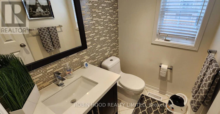 103 Selkirk Drive, Richmond Hill, ON, L4B 4T7 - 7