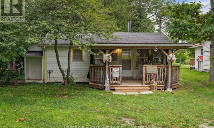 93 Sturgeon Glen Road